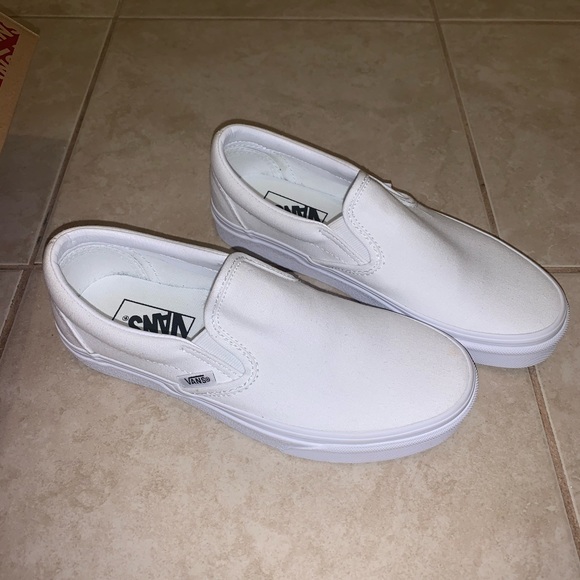 🌟SOLD - BRAND NEW SLIP-ON WHITE VANS IN BOX🌟 - Picture 3 of 7